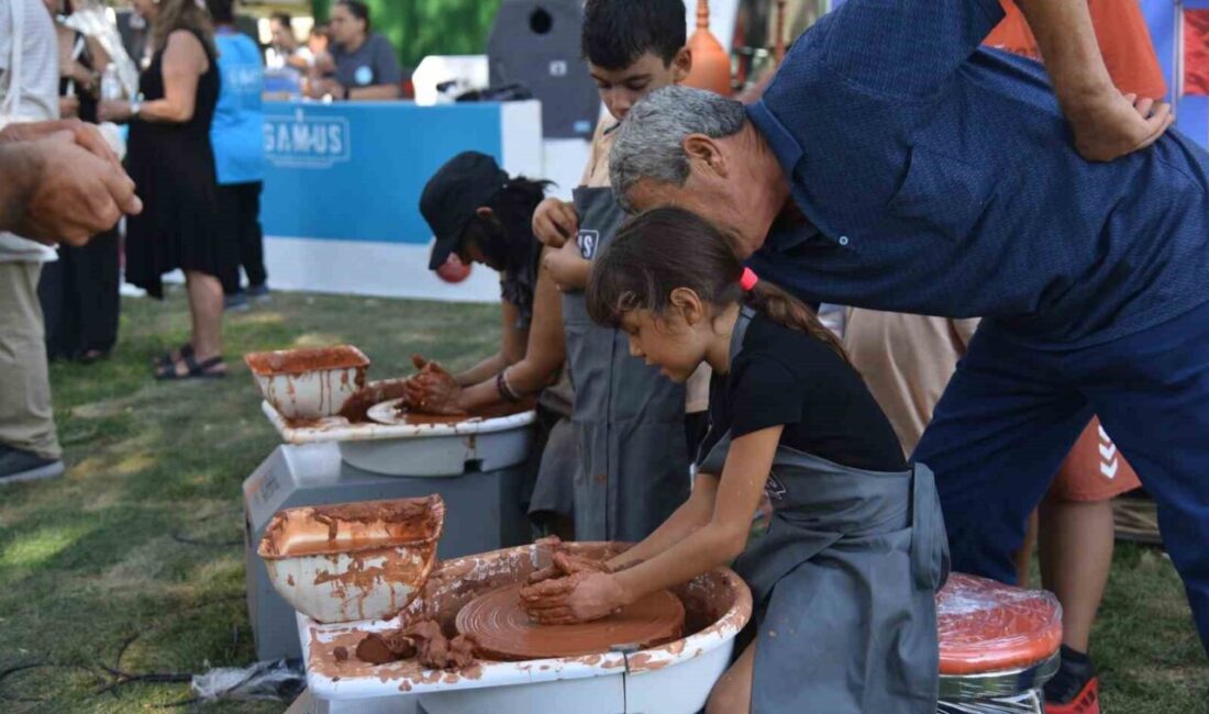 Menemen Belediyesi tarafından gerçekleştirilen 4. Uluslararası Menemen Çömlek Festivali, dolu