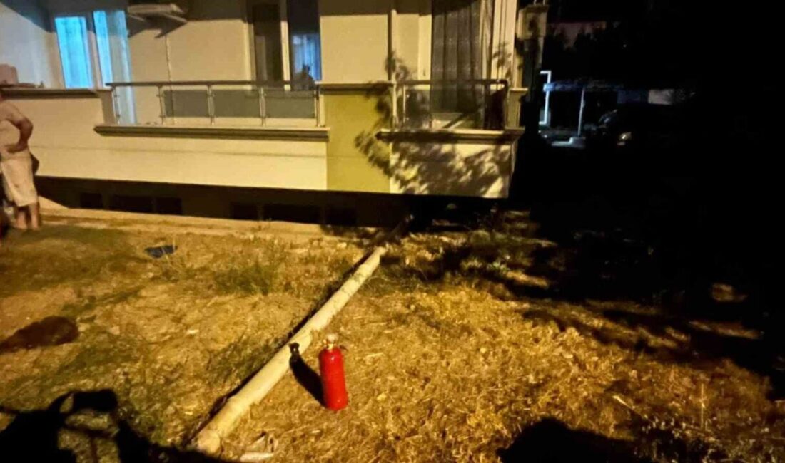 Muğla’nın Menteşe ilçesinde bir dairenin balkonuna molotofkokteyli atıldı. Saldırıya uğrayan