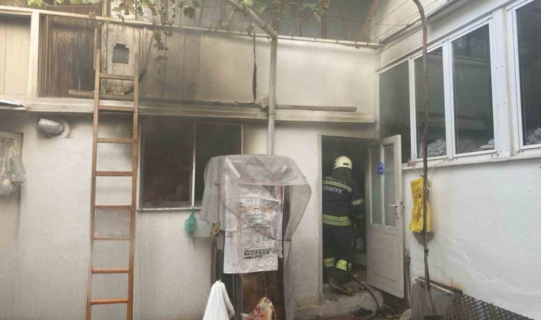 Muğla’nın Menteşe ilçesinde bir evde çıkan yangında yaşlı adam yaralandı.