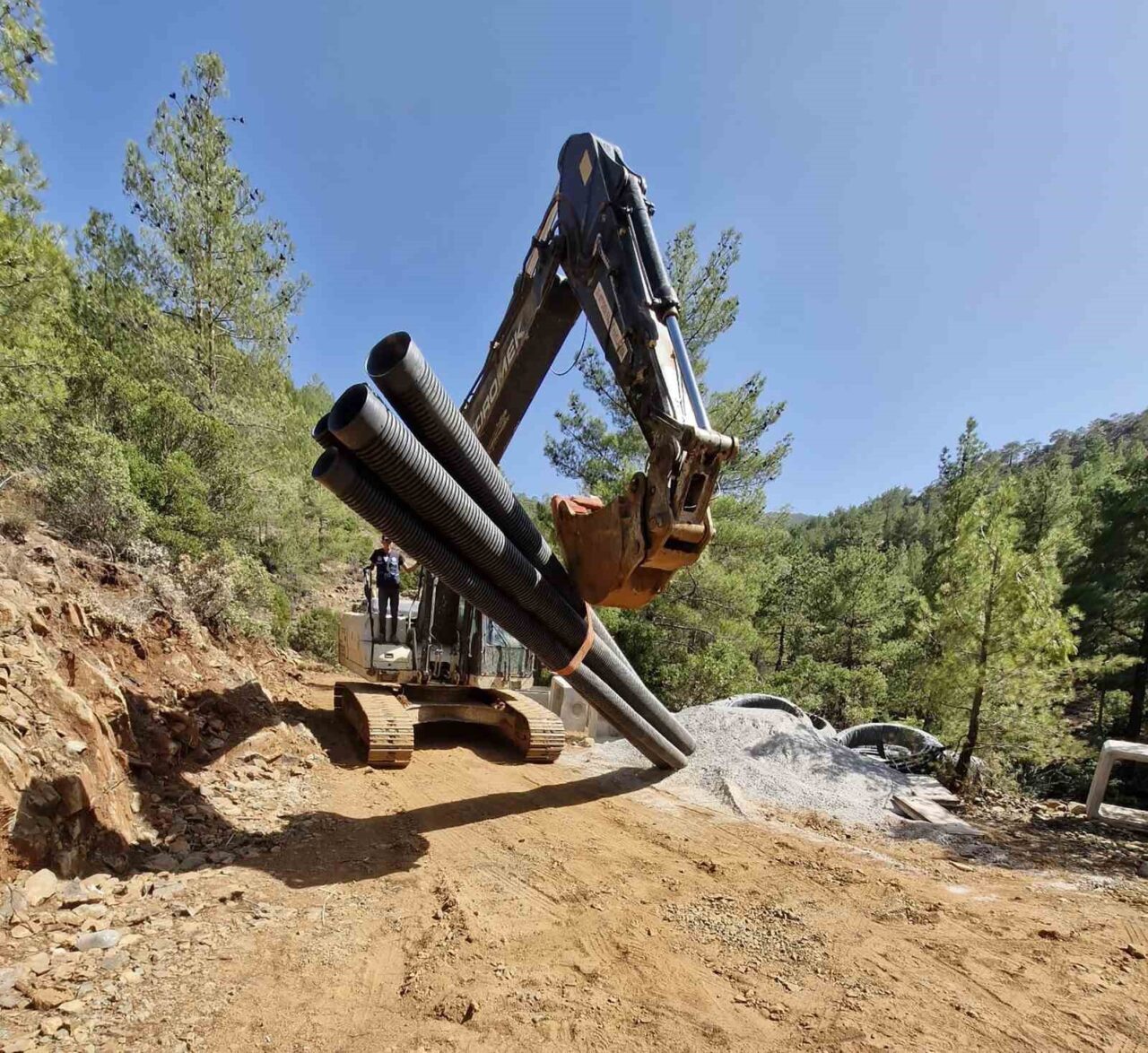 Muğla Büyükşehir Belediyesi MUSKİ ekipleri Menteşe İlçesinde su yetersizliği nedeniyle