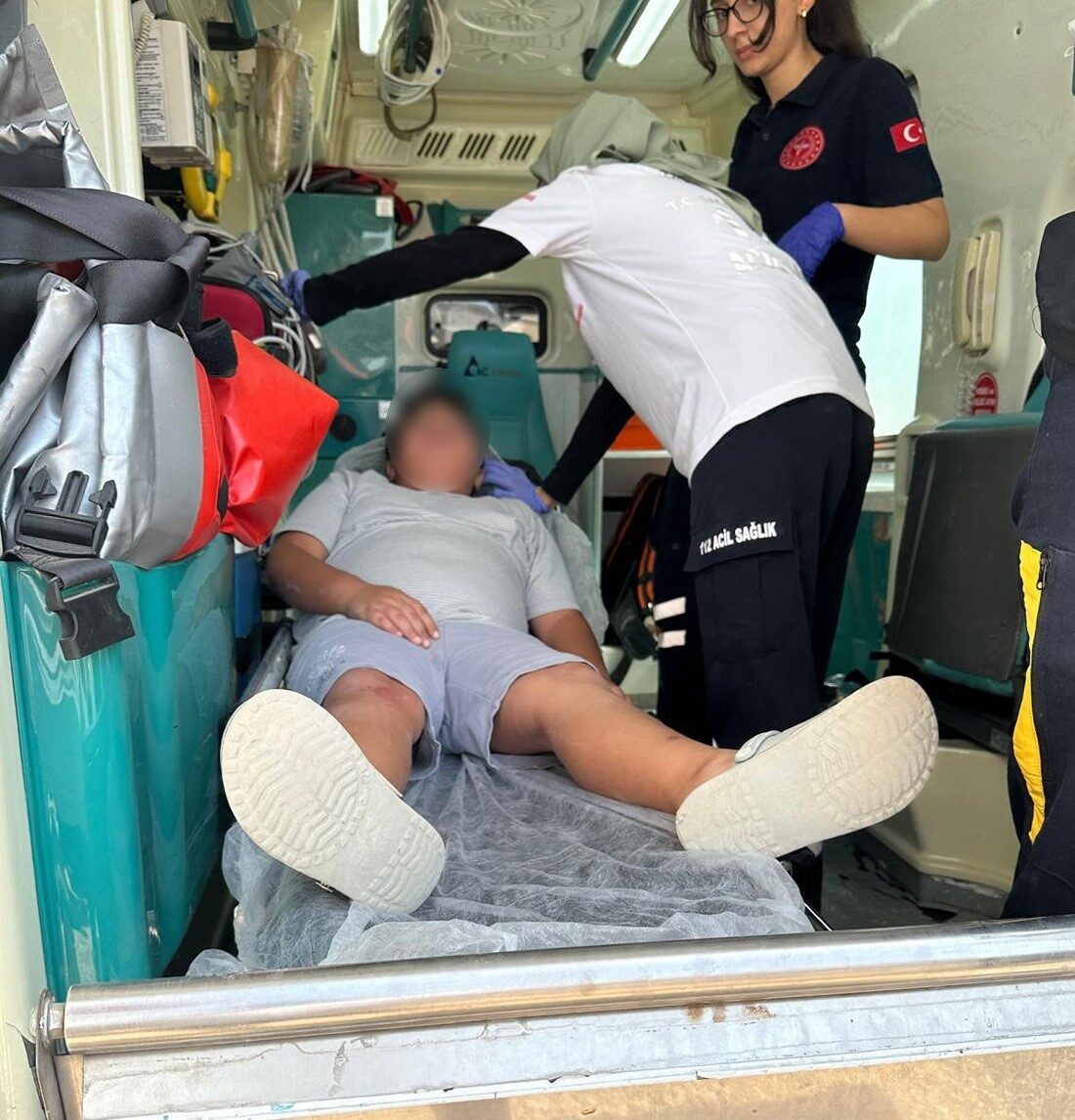 Adıyaman’da, dengesini kaybederek merdivenlerden yuvarlanan çocuk yaralandı. Edinilen bilgilere göre,