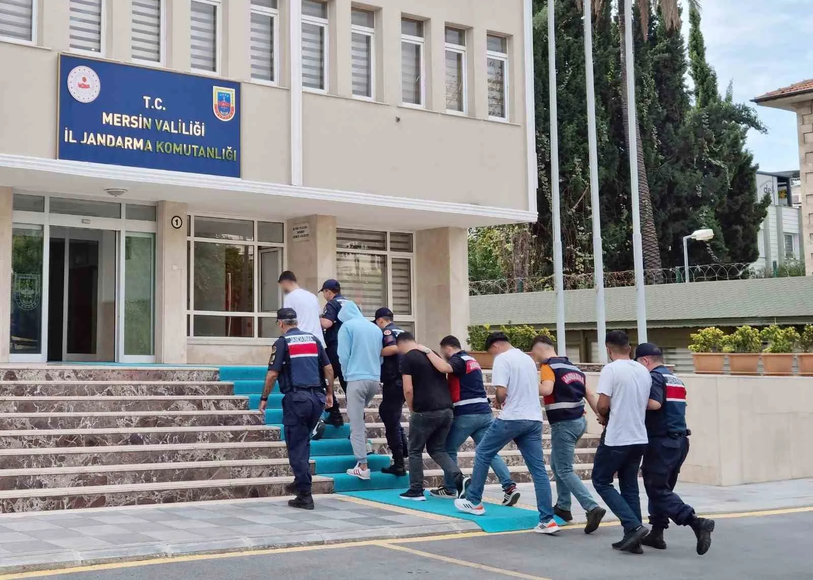 Mersin’in 4 ilçesinde yapılan operasyonlarda farklı suçlardan aranan 10 hükümlü