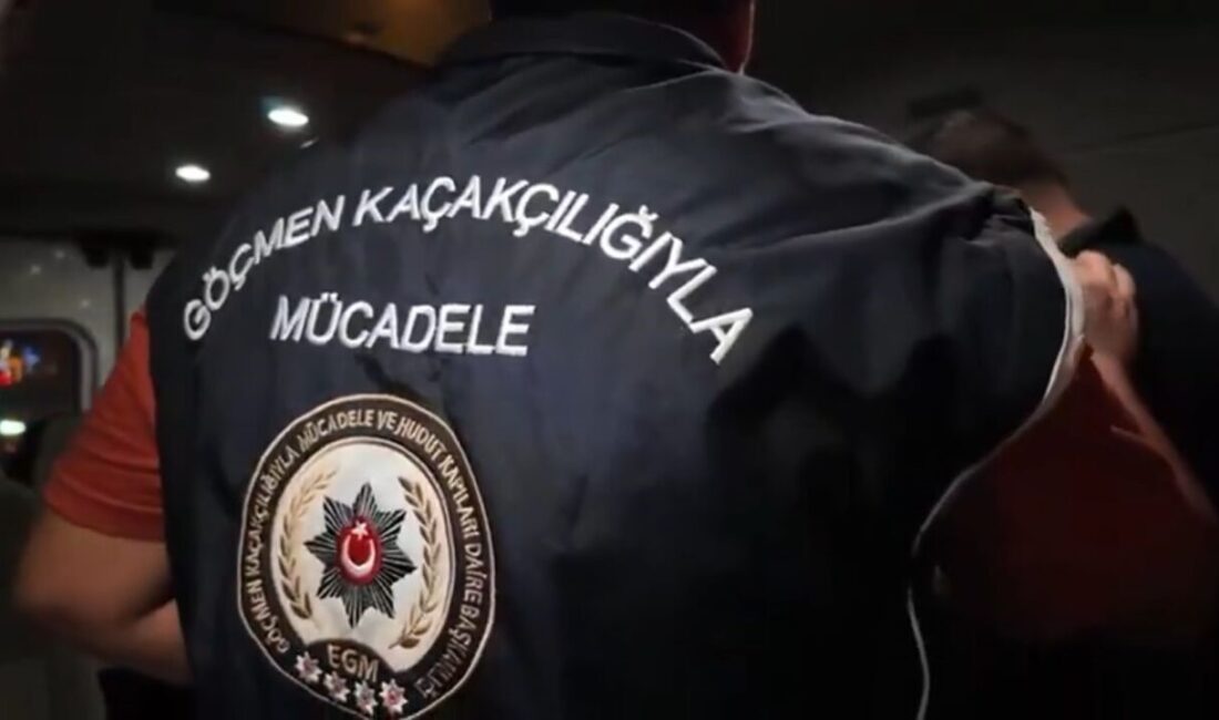 Mersin’de yapılan çalışmada yakalanan 12 düzensiz göçmen ülkesine gönderilmek üzere