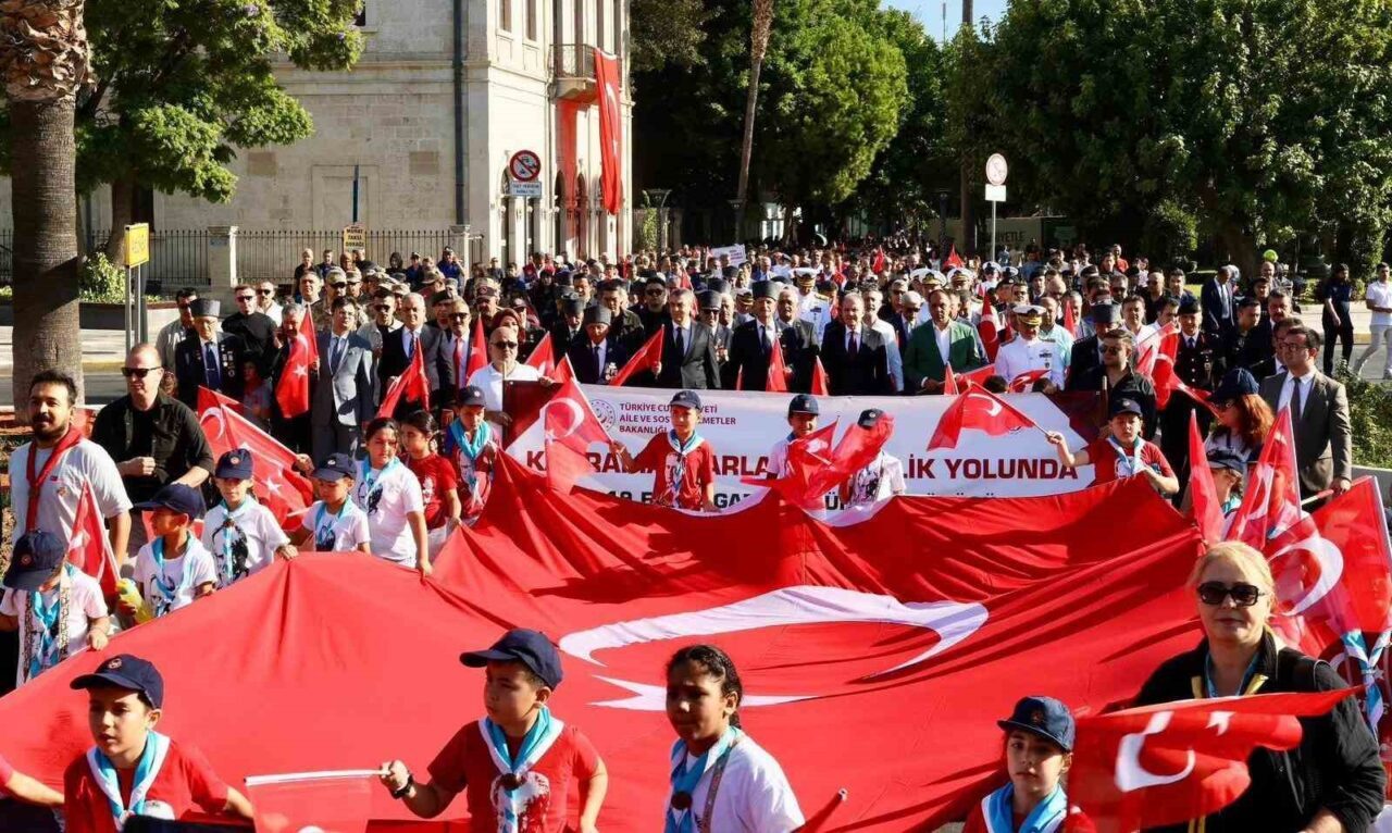 Mersin’de 19 Eylül Gaziler Günü, düzenlenen tören ve yürüyüşlerle kutlandı.