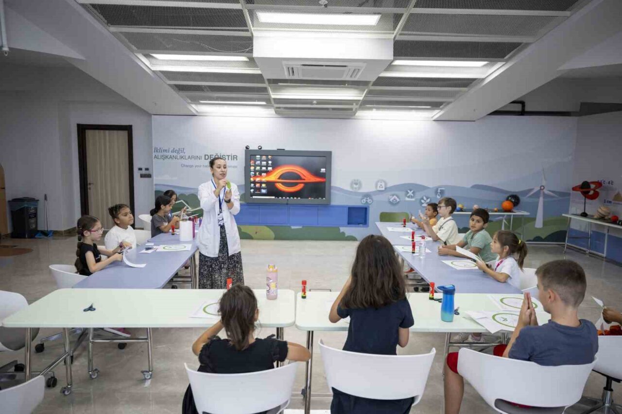 Mersin Büyükşehir Belediyesi tarafından çocukların bilime olan ilgisini artırmak amacıyla