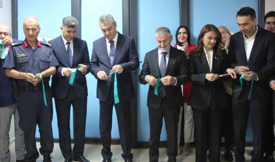 Mersin’de gençlerin ders çalışacağı, kitap okuyacağı ve sosyal etkileşimde bulunacağı