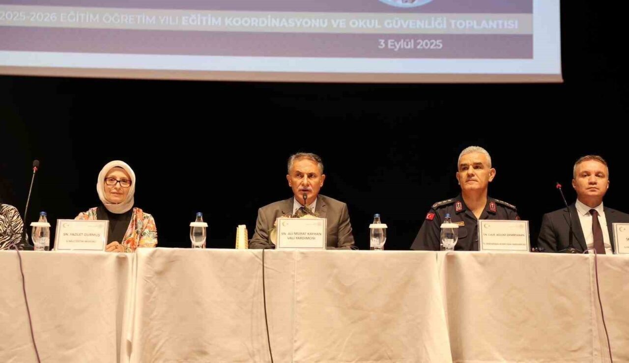Mersin’de Vali Yardımcısı Ali Murat Kayhan başkanlığında, 2025-2026 Eğitim-Öğretim Yılı