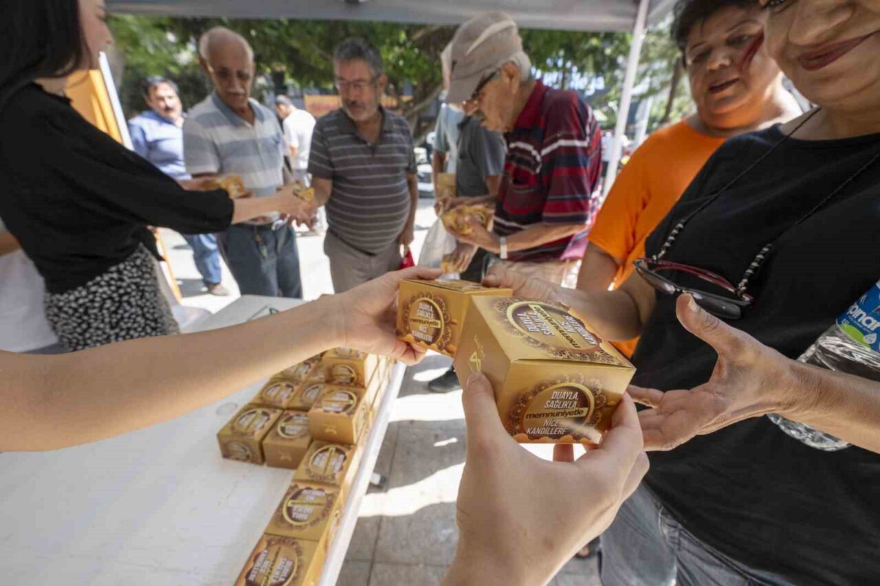 Mersin Büyükşehir Belediyesi, Mevlid Kandili dolayısıyla vatandaşlara 15 bin kandil