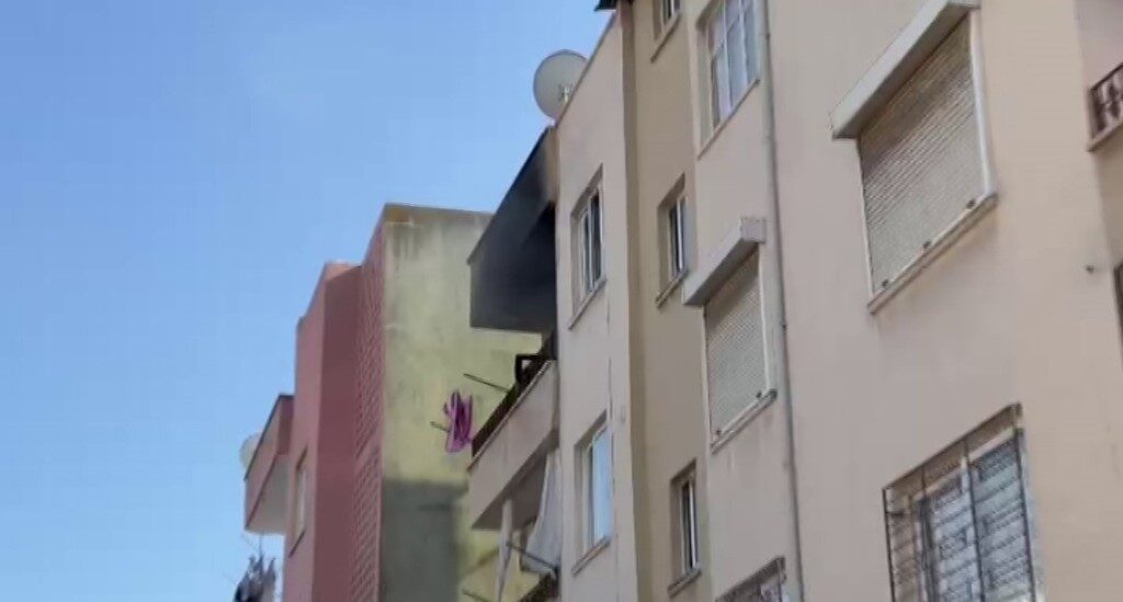 Mersin’de kiracı olarak oturduğu evi ateşe veren şahıs, mahallede paniğe