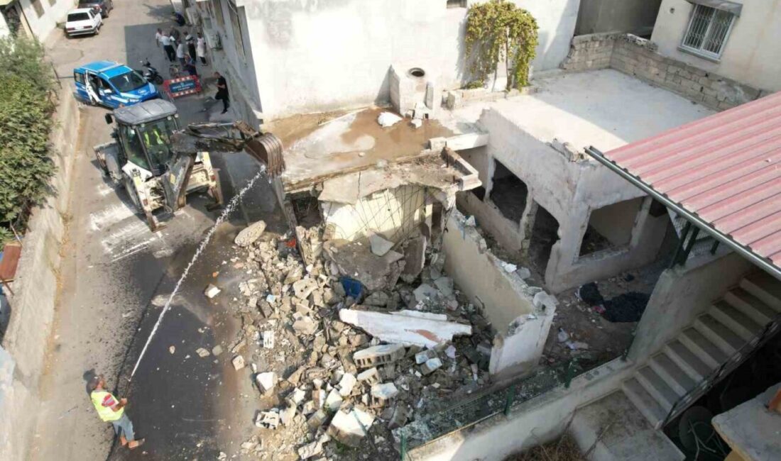 Mersin’in merkez ilçe Akdeniz Belediyesi, görsel kirliliğin yanı sıra vatandaşların