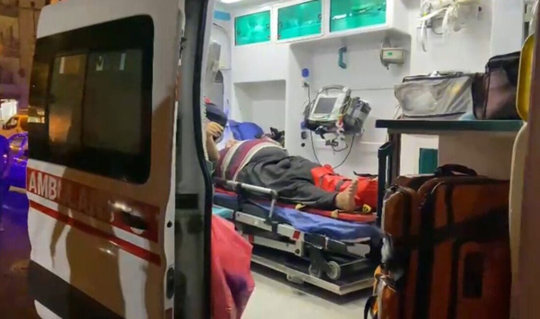 Mersin’in Erdemli ilçesinde otomobil ile motosikletin çarpıştığı kazada 2 kişi