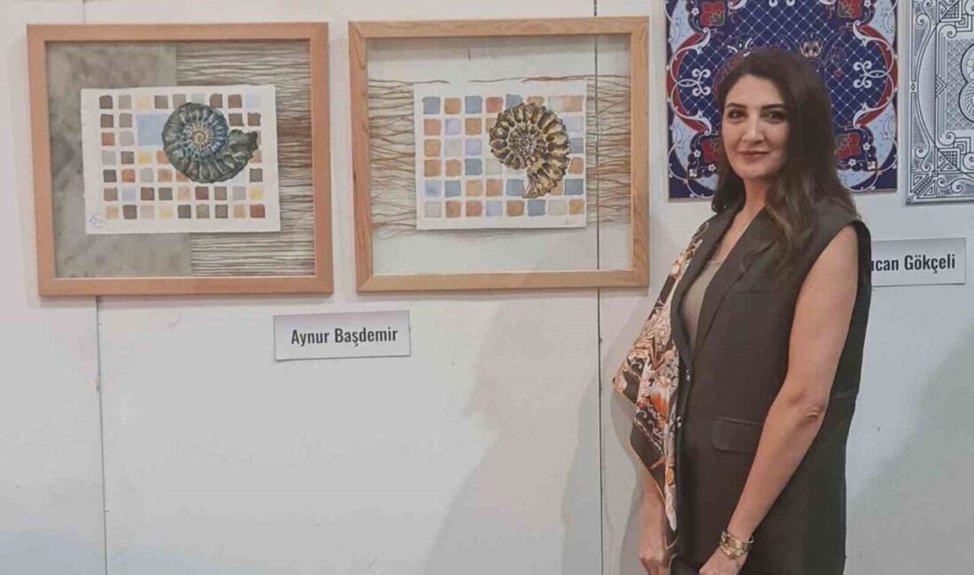 Adana’da düzenlenen Çağdaş Sanatlar Fuarı’nda Mersinli sanatçı Aynur Başdemir’in muz