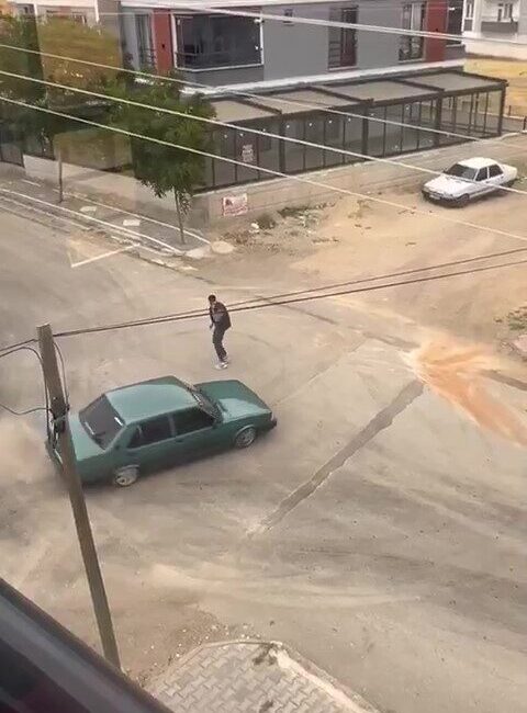 Amasya’nın Merzifon ilçesinde sokakta otomobiliyle drift atarak trafik güvenliğini tehlikeye