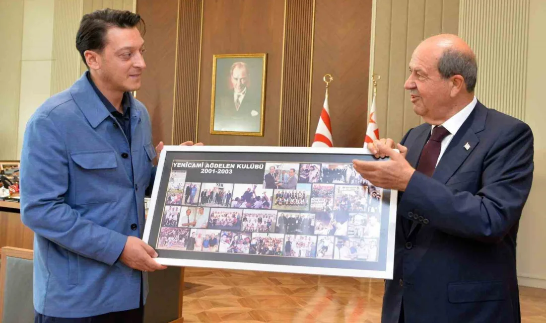 KKTC Cumhurbaşkanı Ersin Tatar, eski futbolcu Mesut Özil’i kabul etti.