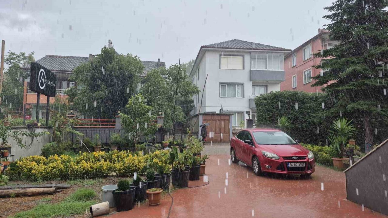 Meteorolojinin günler öncesinde uyardığı Bartın’da beklenen yağış, geldi. Meteoroloji Genel