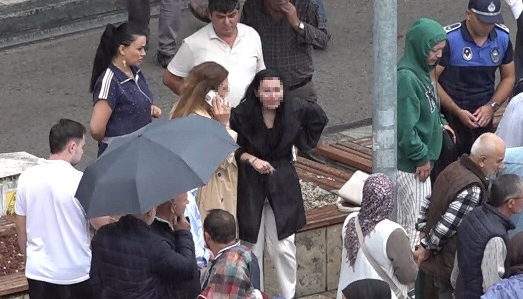 Samsun Cumhuriyet Meydanı’nda “bakma ve laf atma” meselesi nedeniyle çıkan