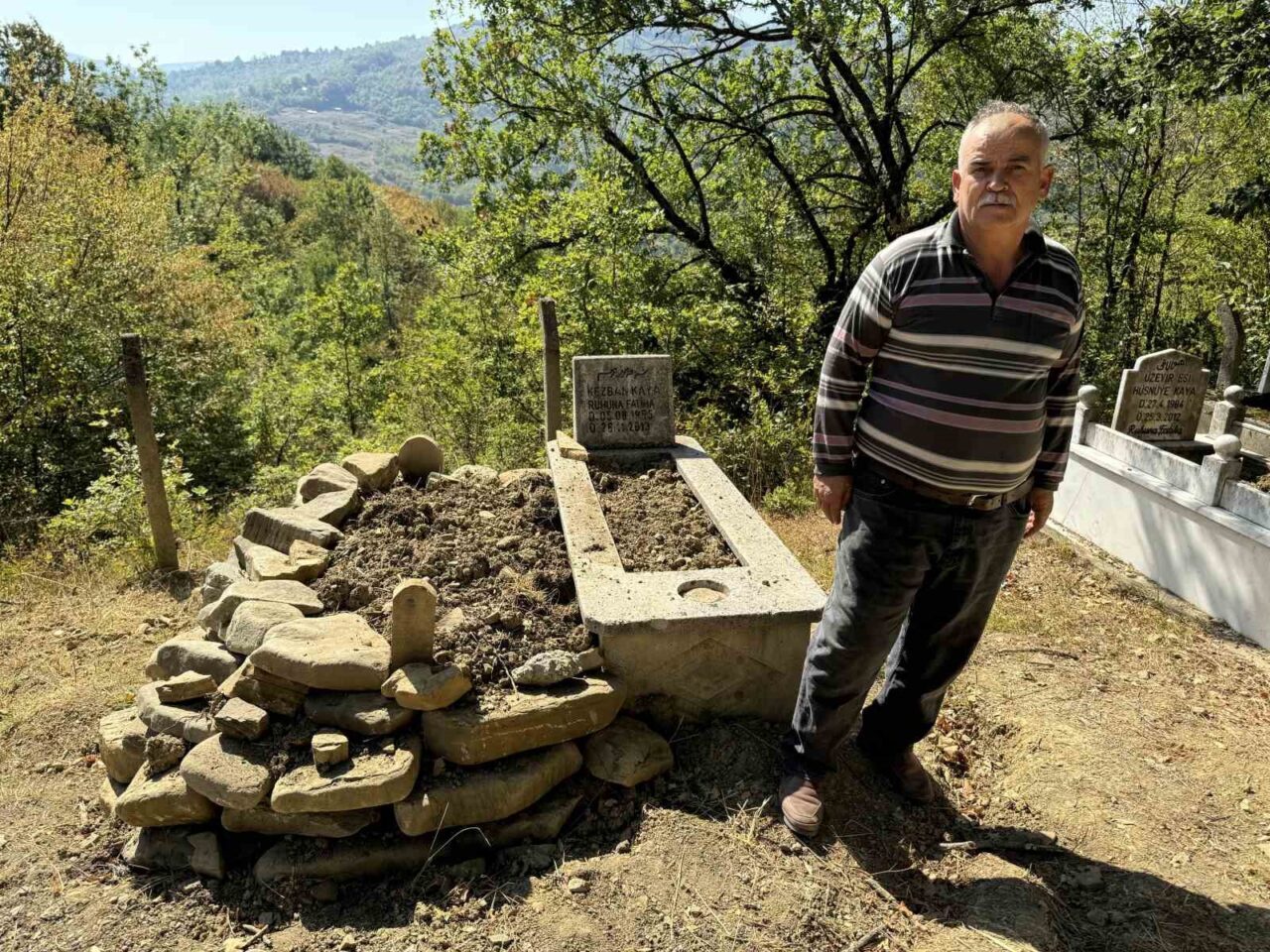 Karabük’ün Yenice ilçesine bağlı Şirinköy köyü Yazır Mahallesi’nde mezarlığa giren