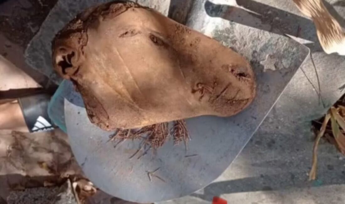 Diyarbakır’da taş yapmak için mezarların etrafını kazan usta, gördüğü manzara