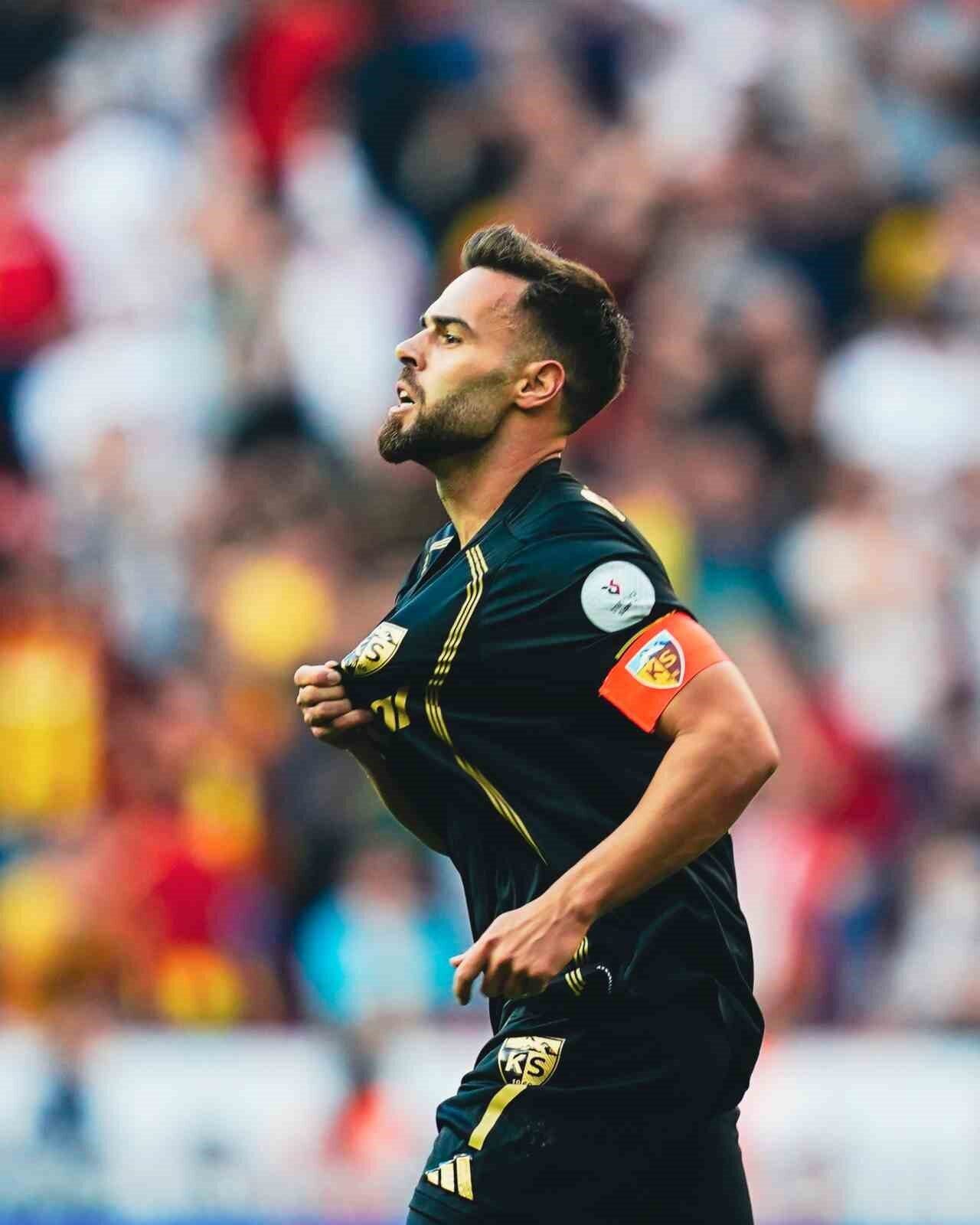 Süper Lig ekiplerinden Kayserispor’un Portekizli futbolcusu Miguel Cardoso, ligde ikinci