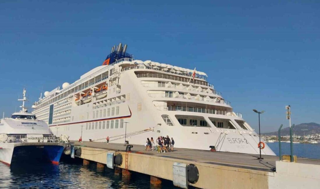 Muğla’nın Bodrum ilçesine gelen “Europa 2” adlı yolcu gemisi, 481