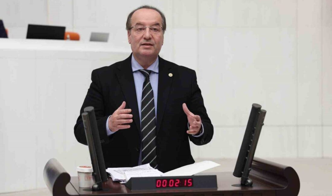 CHP Karabük Milletvekili Cevdet Akay, KARDEMİR’de lise stajı gören Yağız