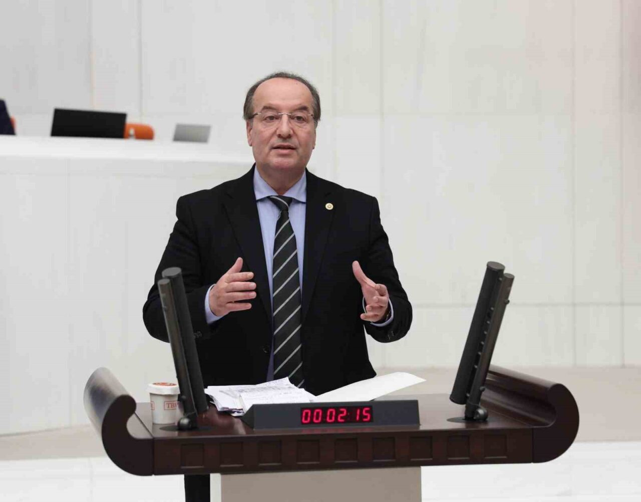 CHP Karabük Milletvekili Cevdet Akay, KARDEMİR’de lise stajı gören Yağız