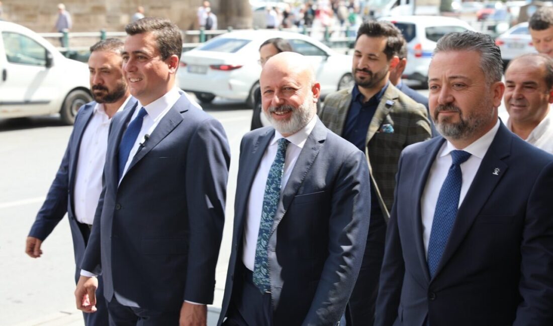 Kocasinan Belediye Başkanı Ahmet Çolakbayrakdar, Türkiye buluşmaları kapsamında Kayseri’ye gelen