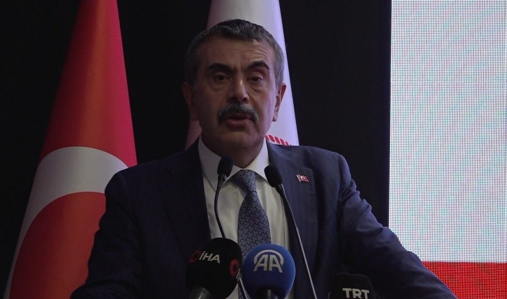 Milli Eğitim Bakanı Yusuf Tekin, Gaziantep’te eğitime katkı sağlayan hayırseverle