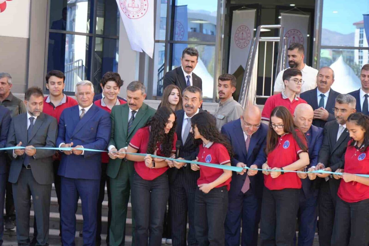 Evyap İbrahim Hakkı Fen Lisesi Milli Eğitim Bakanı Yusuf Tekin’in