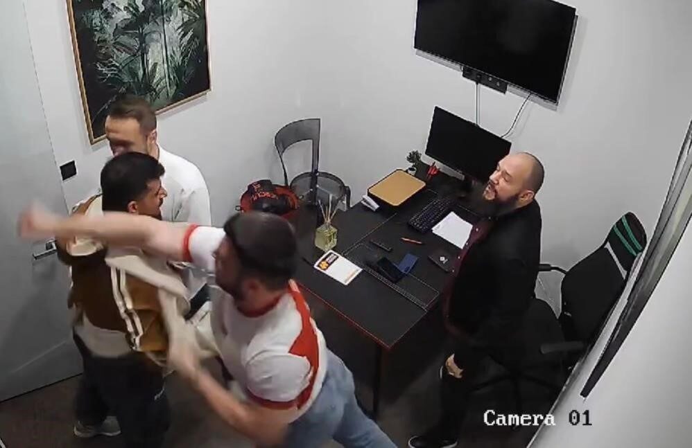 Bursa’da milli sporcu Semih Topçu’ya spor salonunda silah çekip darbetmekten