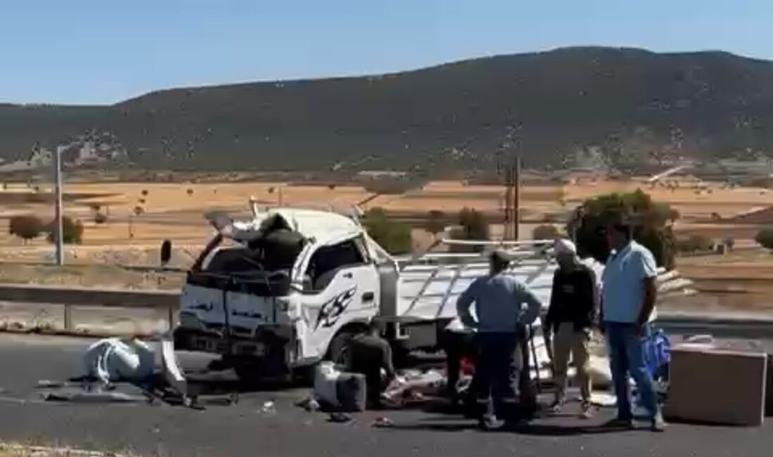 Kahramanmaraş’ta minibüs ile kamyonetin karıştığı kazada 2 kişi yaralandı. Kaza,