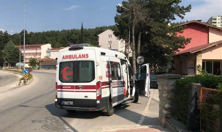 Bilecik’te seyir halinde özel halk minibüsü ile motosikletin çarpışması sonucu