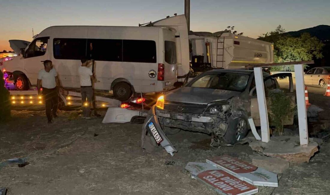 Adıyaman’da minibüs ile otomobilin çarpışması sonucu 12 kişi yaralandı. Edinilen