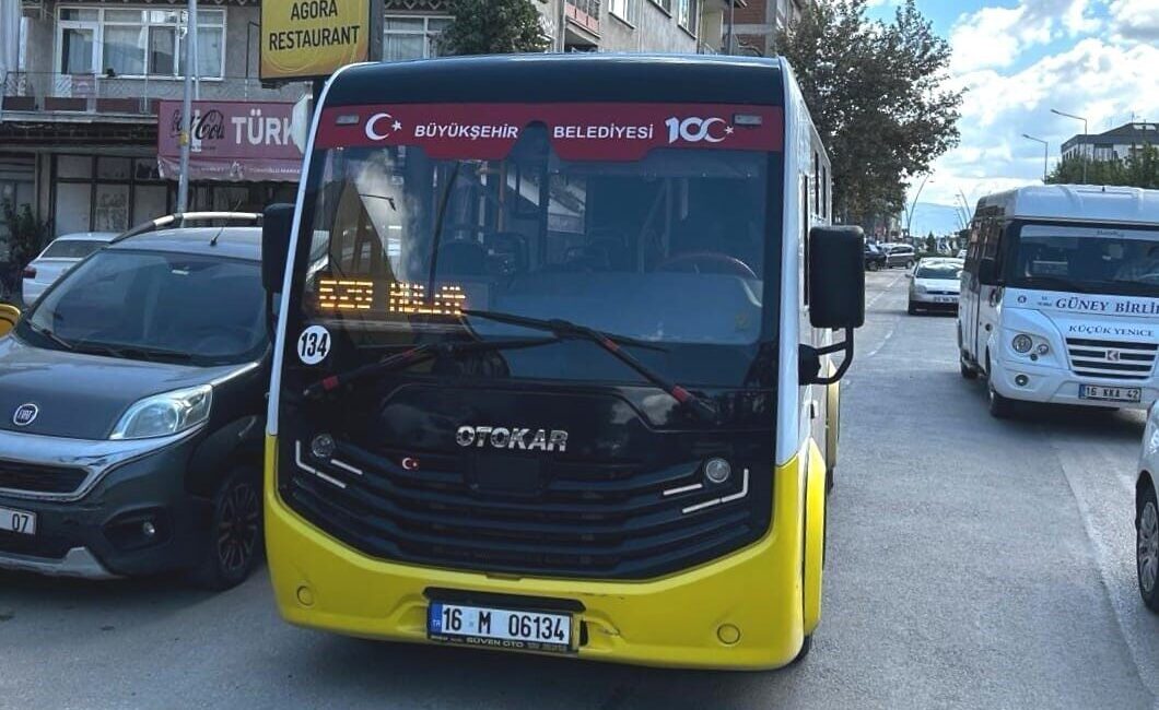 Bursa’nın İnegöl ilçesinde meydana gelen kazada minibüsün çarptığı yaya ağır