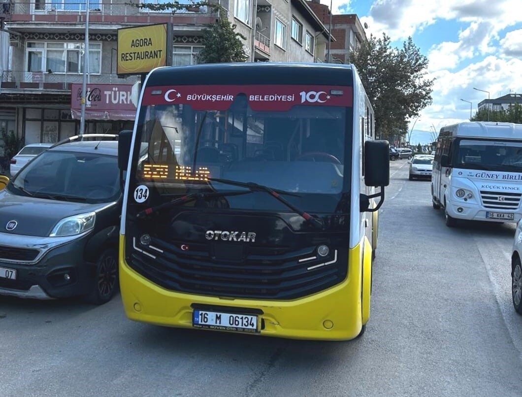 Bursa’nın İnegöl ilçesinde meydana gelen kazada minibüsün çarptığı yaya ağır