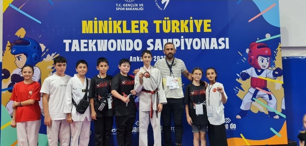 Ankara’da devam eden Minikler Türkiye Taekwondo Şampiyonası’nda Afyonkarahisar’ı temsil eden