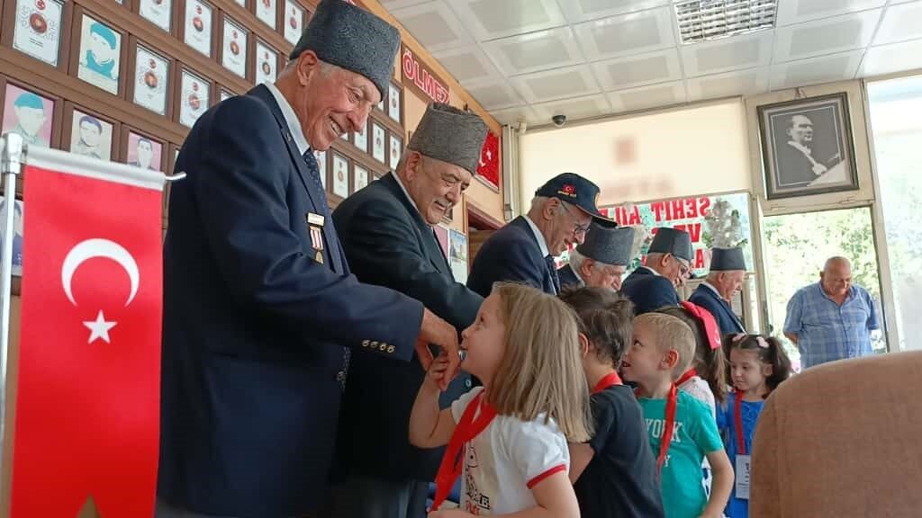 Aydın’ın Efeler ilçesinde eğitim gören minik öğrenciler, 19 Eylül Gaziler