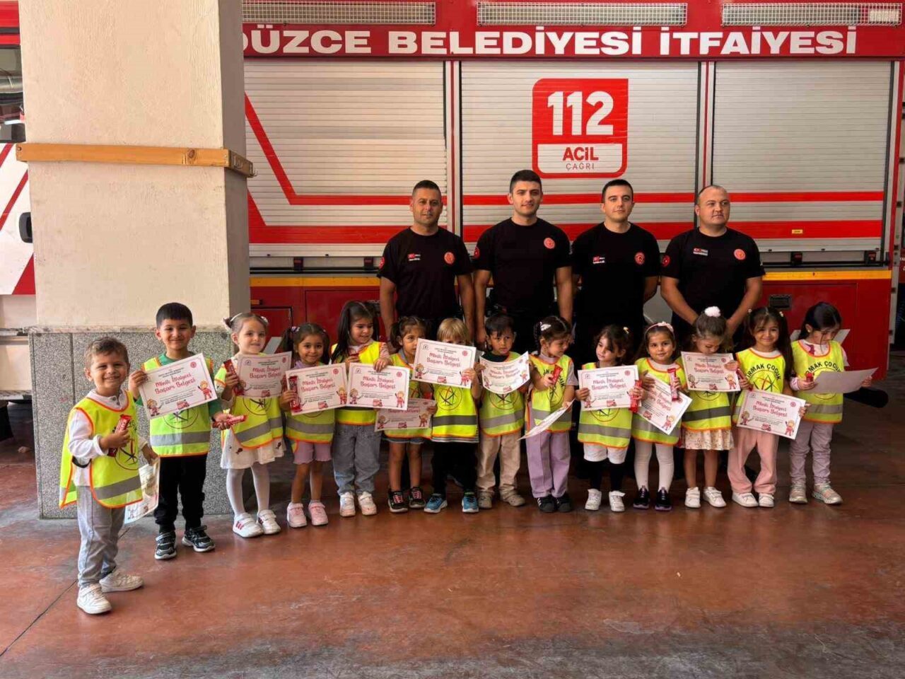 Düzce Belediyesi İtfaiye müdürlüğü her yaştan konuklarını ağırlamaya ve itfaiyenin