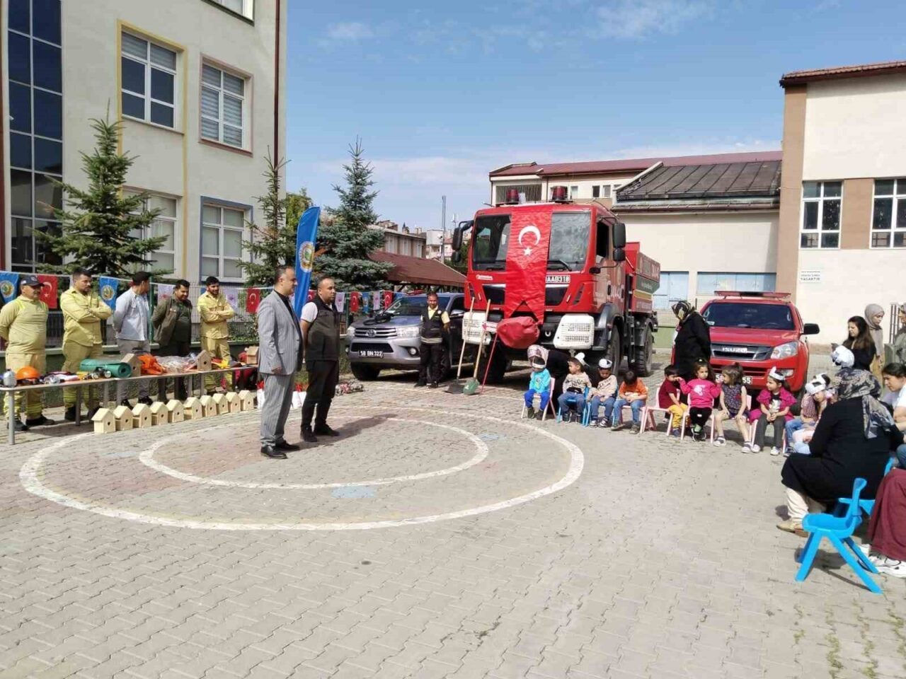 Sivas’ta anaokulu öğrencilerine yangınlar ve söndürme çalışmaları hakkında eğitimler verildi.