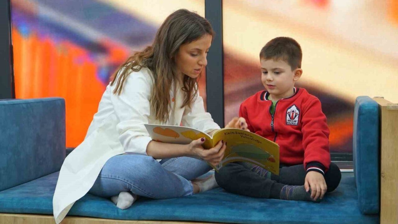 Kağıthane Belediyesi, Emniyetevleri Millet Kıraathanesi bünyesinde hizmete sunduğu çocuk kütüphanesiyle