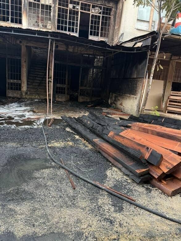 Bursa’nın İnegöl ilçesinde sabah saatlerinde çıkan yangın, bir mobilya imalathanesini