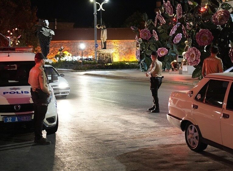 Isparta İl Emniyet Müdürlüğü ekipleri, 10 farklı noktada düzenlenen modifiye