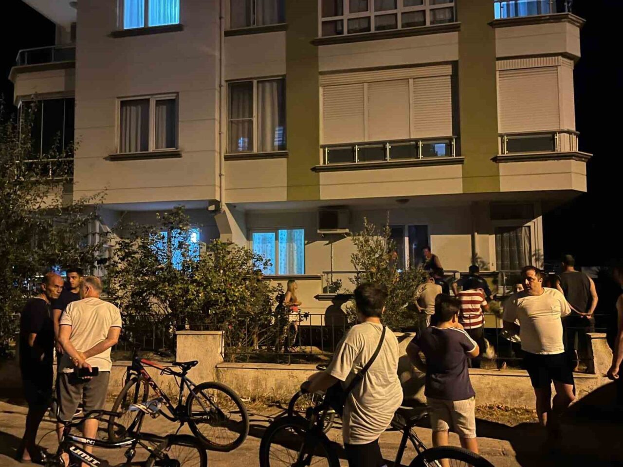 Muğla’nın Menteşe ilçesinde ailesinin evine molotofkokteyli atılan Menteşe Belediye Başkanı