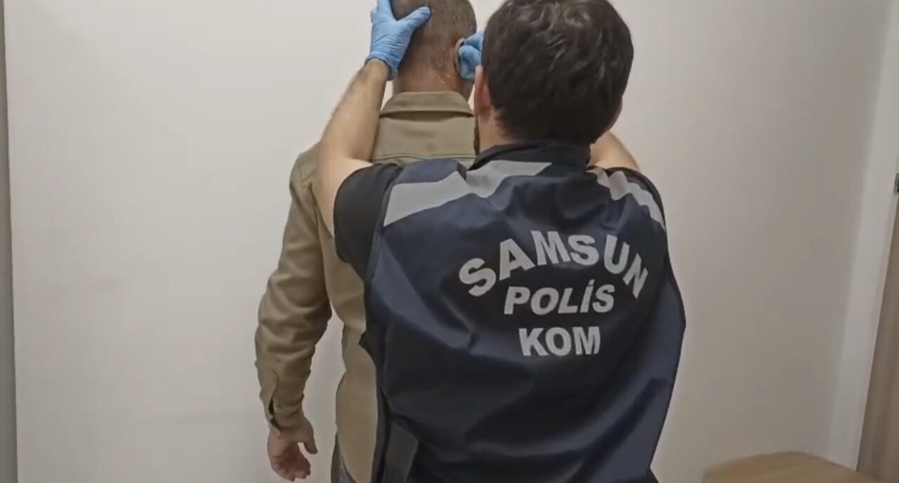 Samsun’un Tekkeköy ilçesinde Motorlu Taşıtlar Sınavı’na kopya düzeneğiyle girmeye çalışan