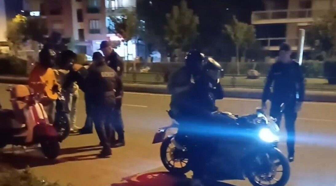 Eskişehir’de polis ekiplerince motosiklet ve motorlu bisikletlere yönelik yapılan denetimlerde,