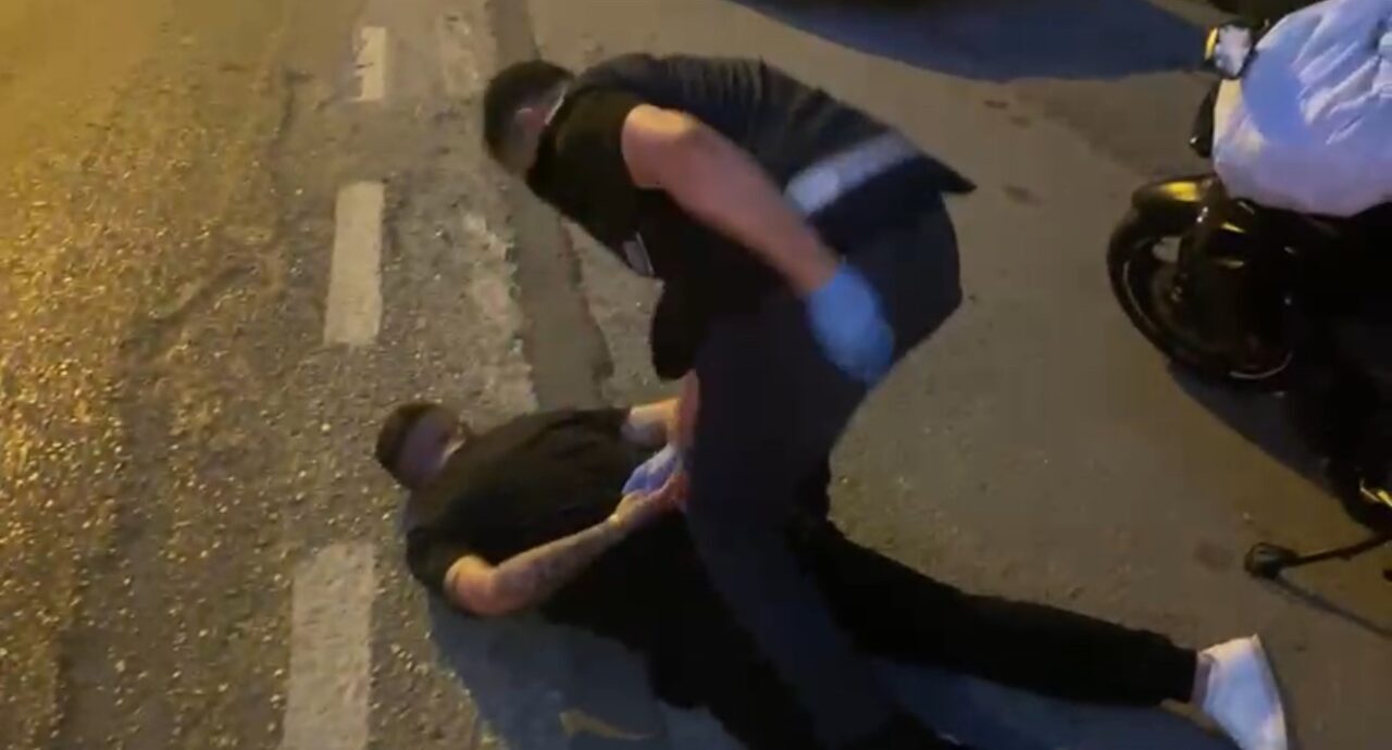 Samsun’da polis, motosikletle taşınan çarşafa sarılı uyuşturucunun ele geçirilmesiyle başlattığı