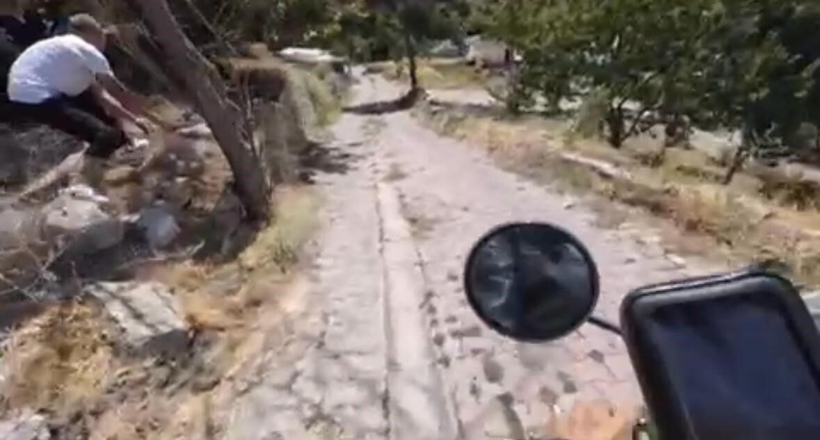 Kayseri’de tarihi yerleri gezerek, içerik üreten ve bunları sosyal medyadan