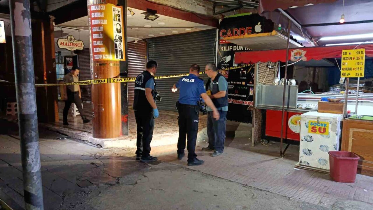 Adana’da gece saatlerinde bir çay ocağına motosikletli kişilerce silahlı saldırı