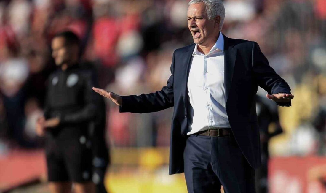 Fenerbahçe’den ayrıldıktan sonra Portekiz ekibi Benfica’nın başına geçen Teknik Direktör