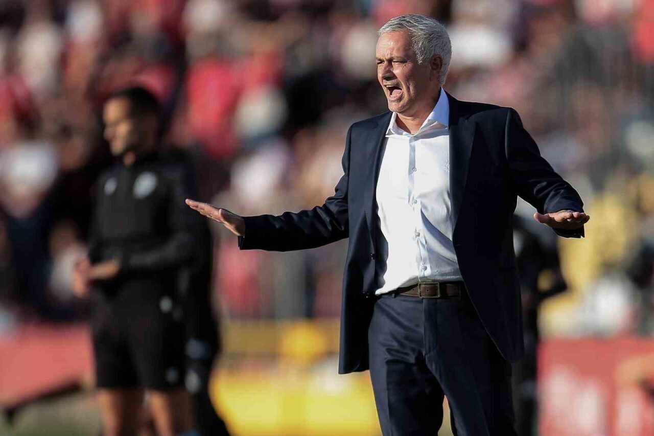 Fenerbahçe’den ayrıldıktan sonra Portekiz ekibi Benfica’nın başına geçen Teknik Direktör